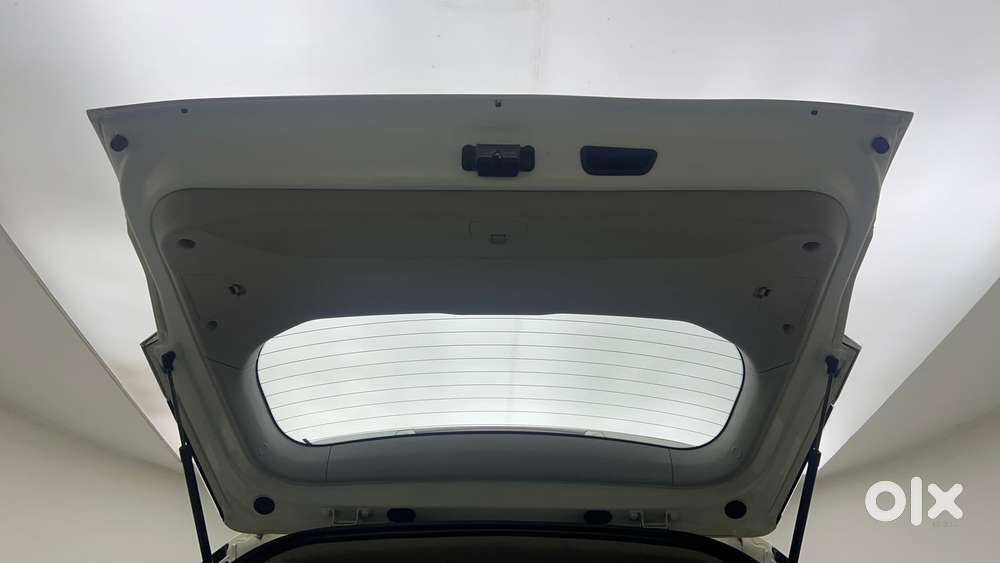 Mahindra Xuv300 W8 (o) 1.5 Diesel Amt, 2022, Diesel