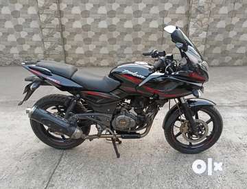 Bajaj pulsar discount 220 2nd hand