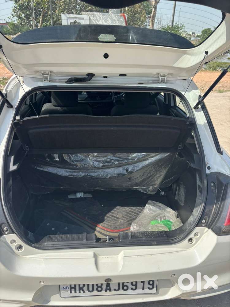 Maruti Suzuki Swift Lxi Optional-o, 2025, Petrol