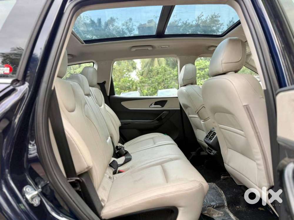 Mahindra Xuv700 2.0 Ax 7 Petrol At Str, 2024, Petrol