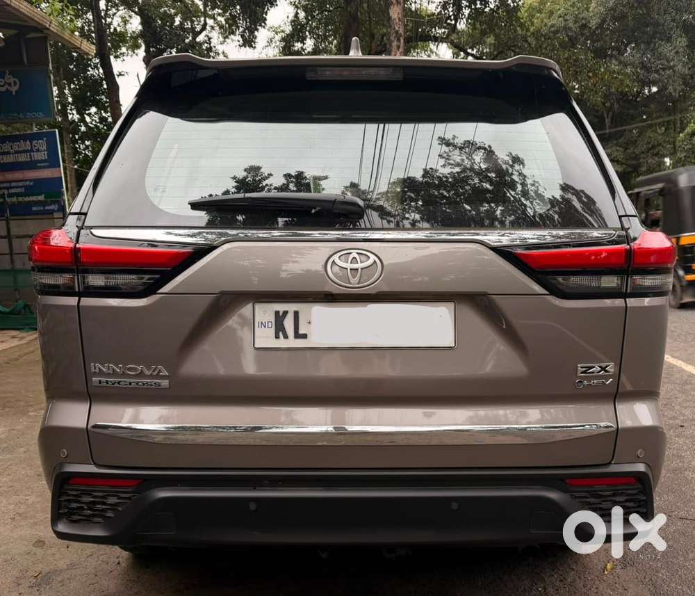 Toyota Innova Hycross 2.0 Zx Hybrid 7 Str, 2025, Petrol