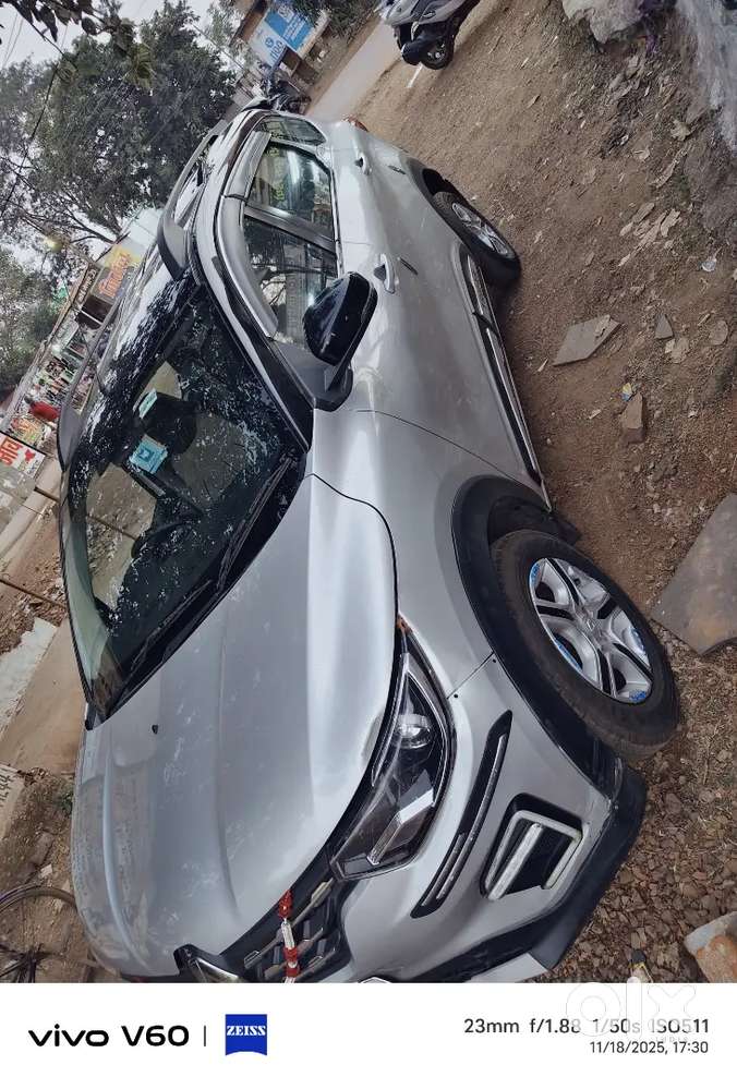 चारों टायर न्यू है बैटरी भी न्यू Led हैडलाइट ब्रांडेड