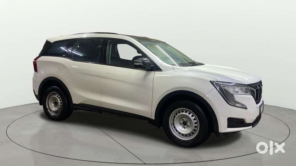 Mahindra Xuv700 2.0 Mx Petrol Mt 5 Str, 2023, Petrol