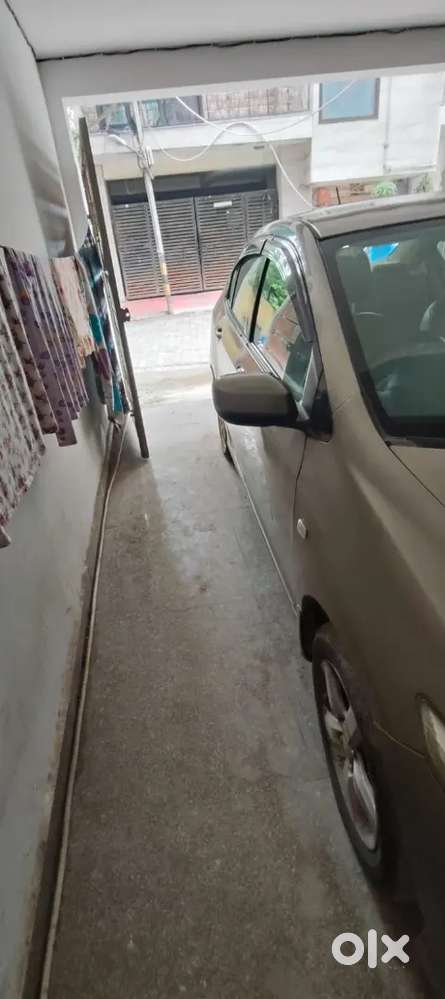 Maruti Suzuki Swift Vxi, 2011 Variant