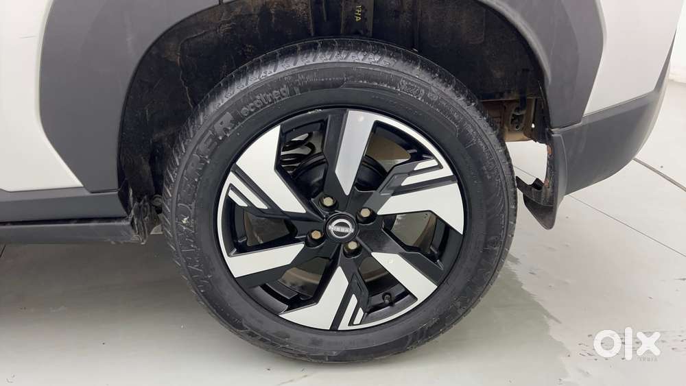 Nissan Magnite 1.0 Xv Premium Dual Tone, 2024, Petrol