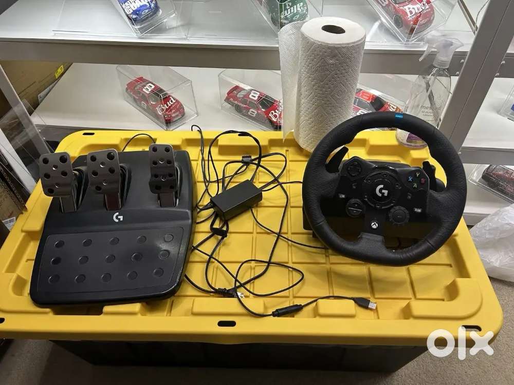 Logitech G923 TRUEFORCE Racing Wheel and Pedals for XBOX.Black