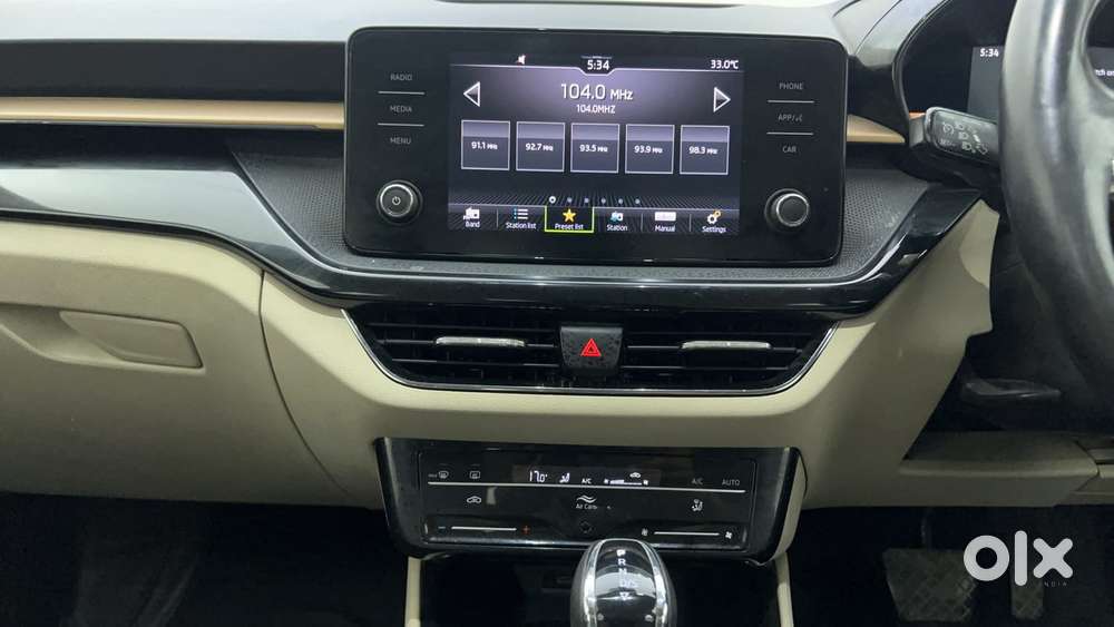 Skoda Slavia Style 1.0l Tsi At, 2022, Petrol