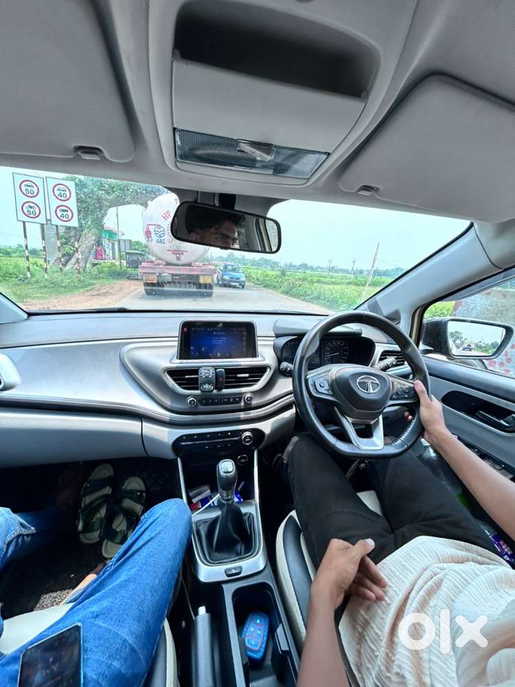 Tata Altroz Xe Petrol 2020