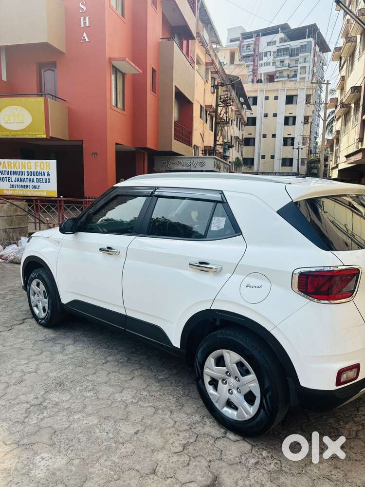 Hyundai Venue E 1.2 Petrol, 2021, Petrol