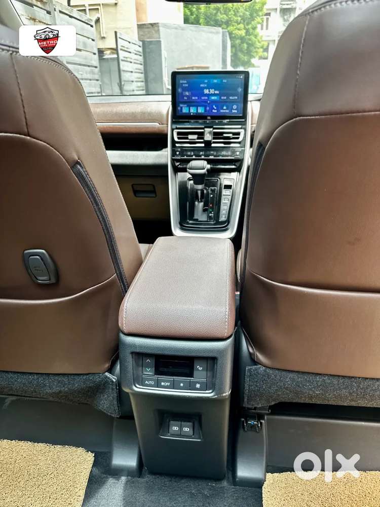 Toyota Innova Hycross 2.0 Zx (o) Hybrid 7 Str, 2025, Petrol