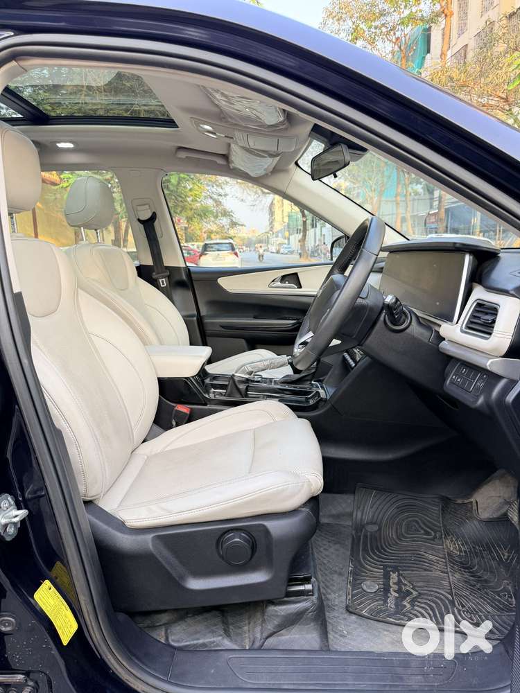 Mahindra Xuv700 2.2 Ax 7 Diesel At Str, 2022, Diesel
