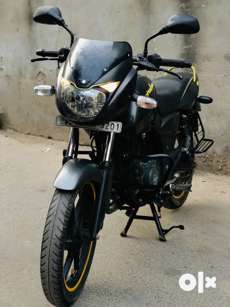 Pulsar bs4 150 discount on road price