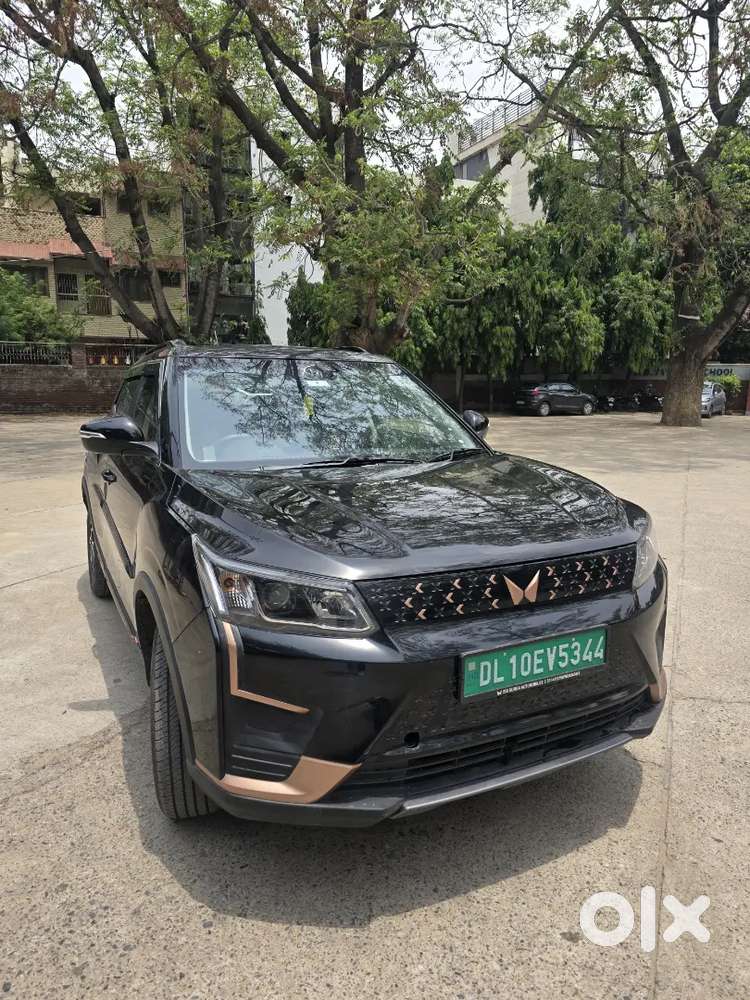 Xuv 400 Ev Black Colour