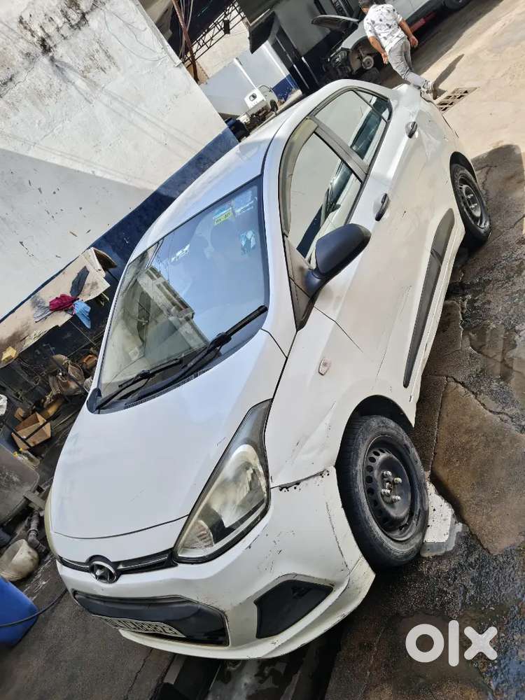 Hyundai Xcent Base 2015