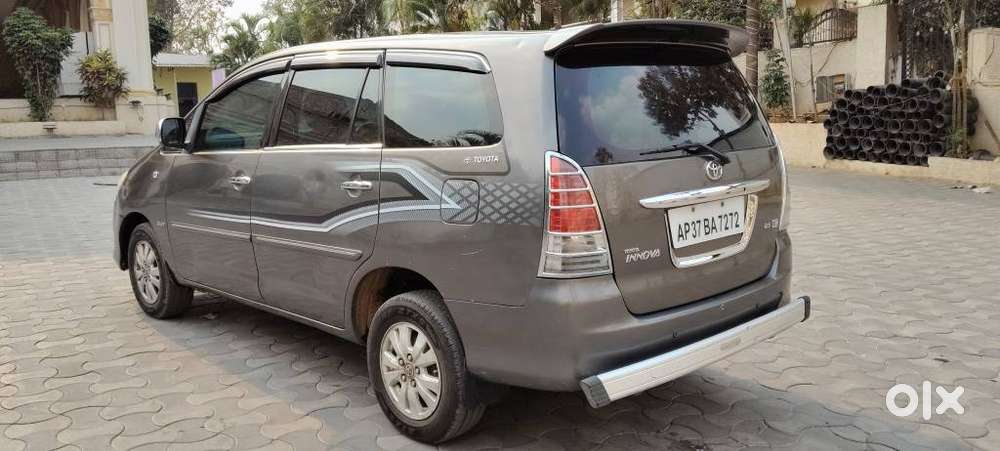 Toyota Innova 2004-2011 2.5 V Diesel 8-seater, 2009, Diesel