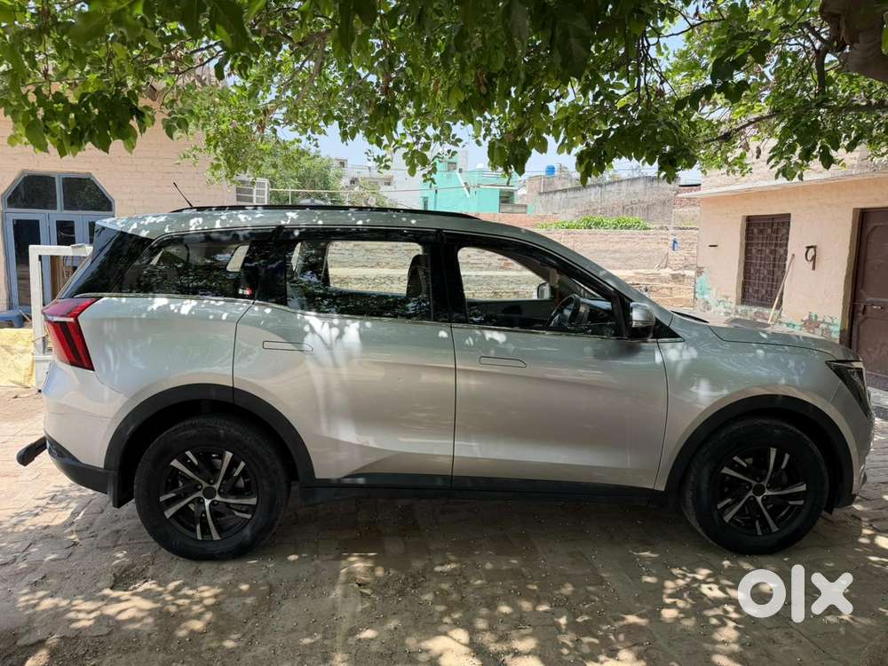 Mahindra Xuv700 2.0 Mx Petrol Mt 5 Str, 2022, Petrol