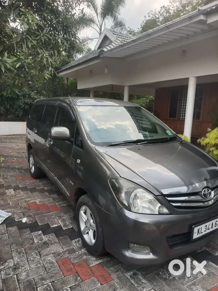 Toyota Innova 2.5 7 Seater 2010