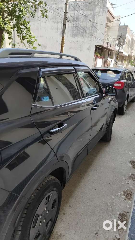 Hyundai Venue 2024 Petrol 28000 Km Driven