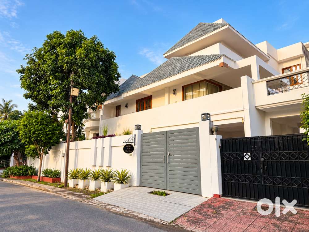 Large Premium Bungalow with Residence & Office Space