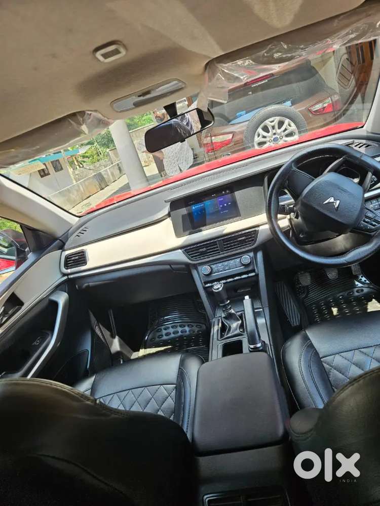 2022 Mahindra Xuv700 5seater
