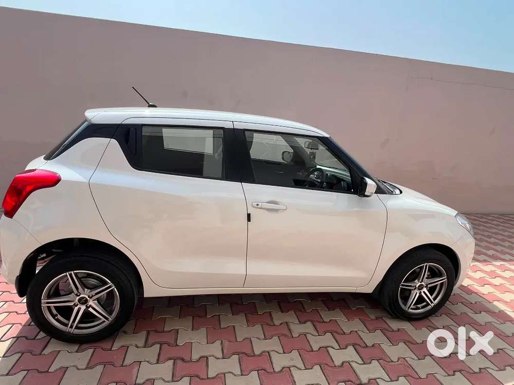 Maruti Suzuki Swift 2022 Petrol 12876 Km Driven