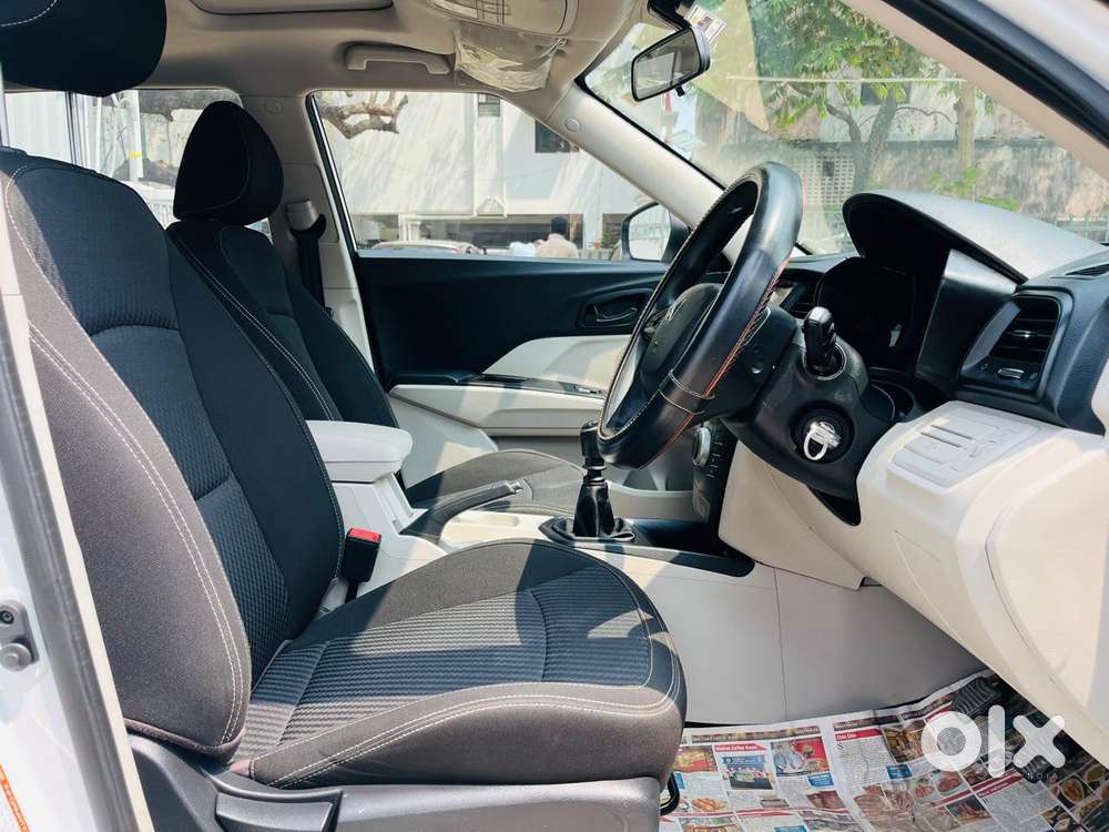 Mahindra Xuv 3xo Ax7l Petrol Mt, 2024, Petrol