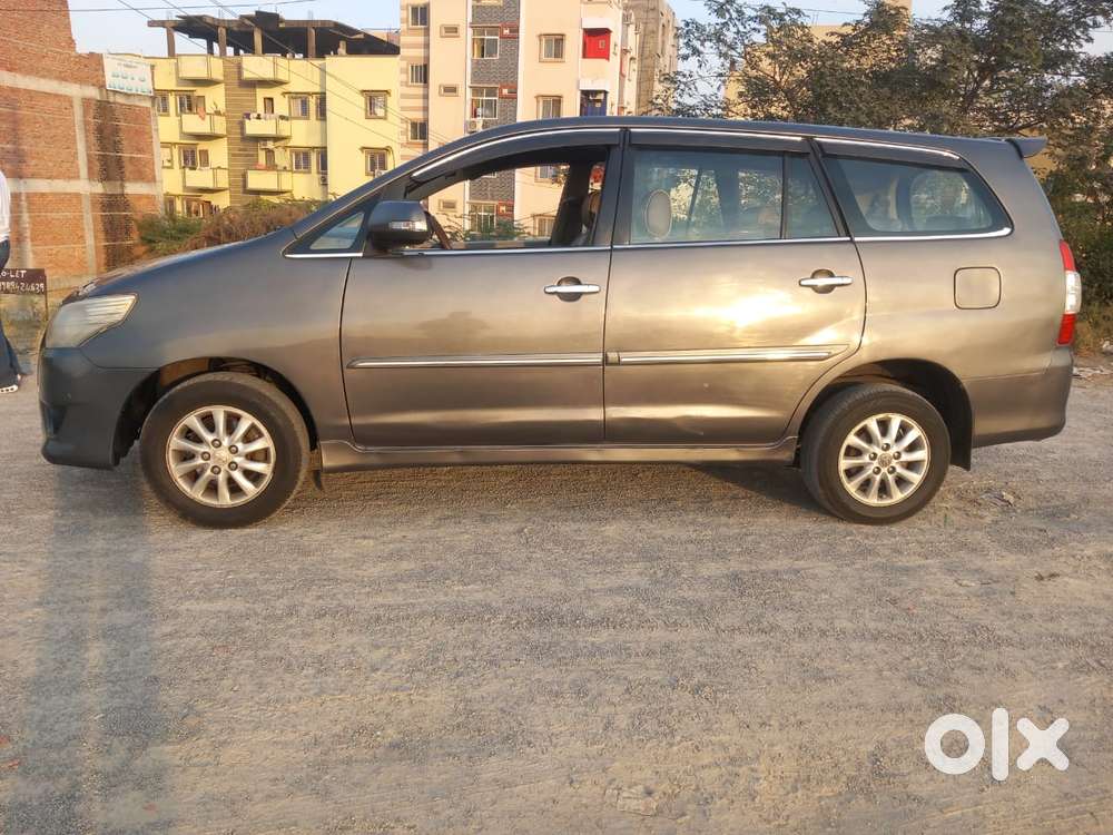 Toyota Innova 2.5 Vx 8 Str Bs-iii, 2012, Diesel