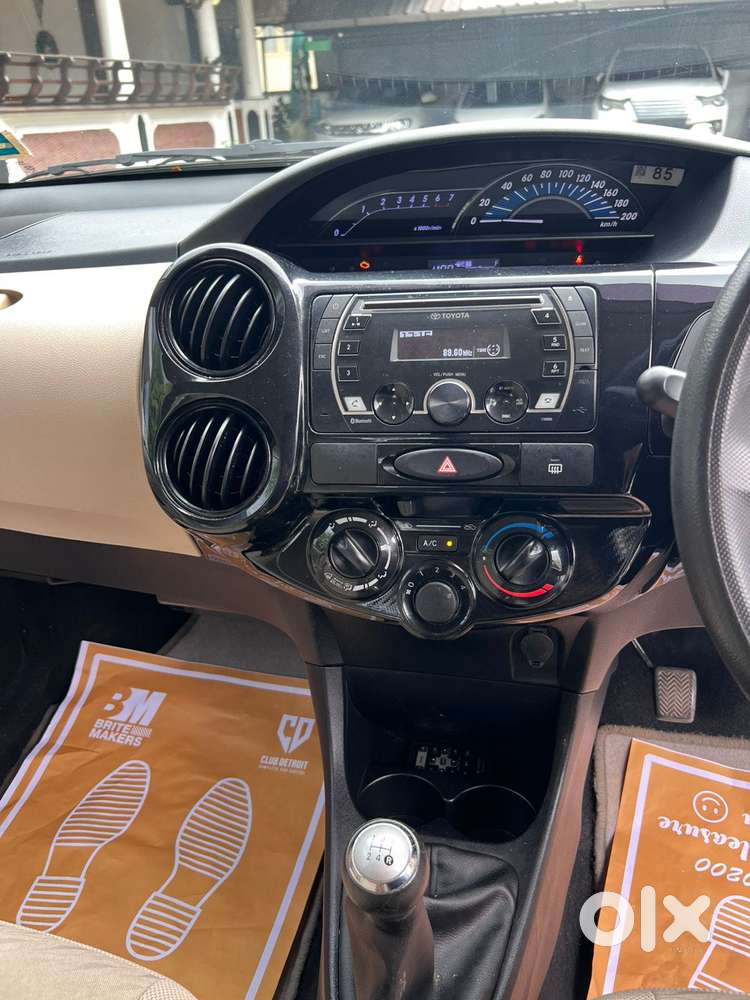 Toyota Etios Liva 1.2 V Dual Tone, 2019, Petrol