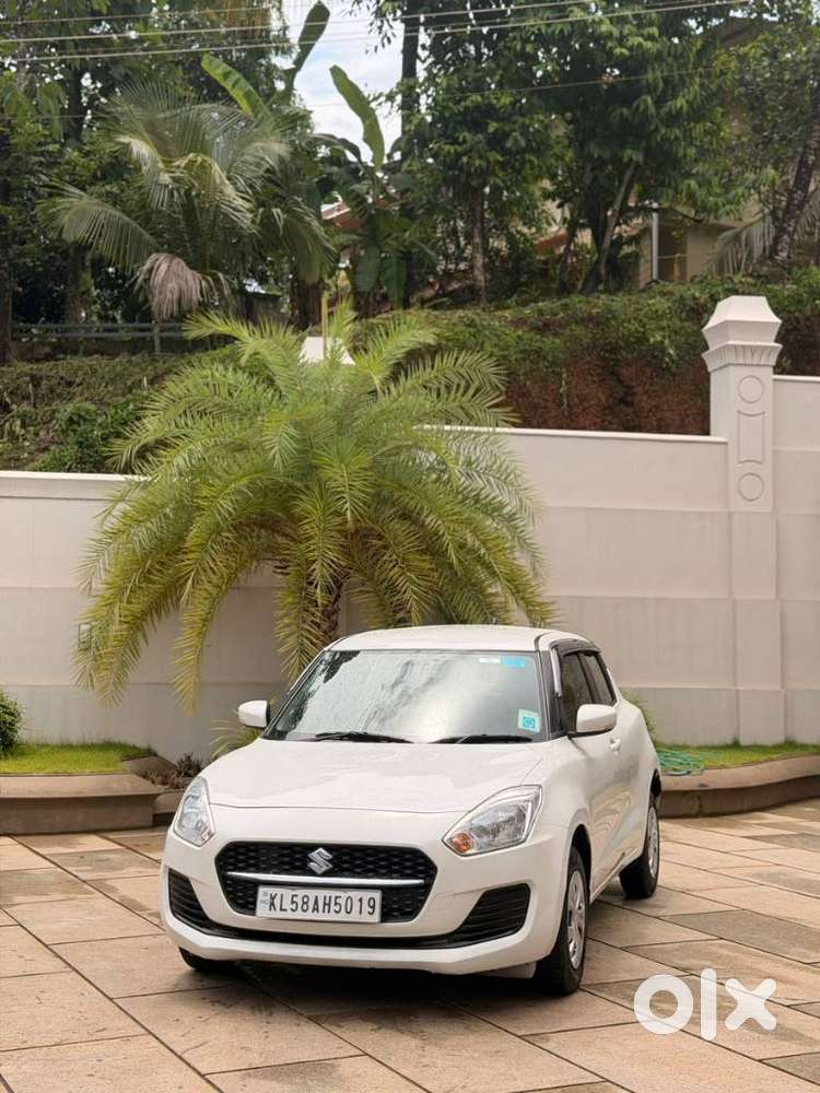 Maruti Suzuki Swift Vxi + Manual, 2023, Petrol