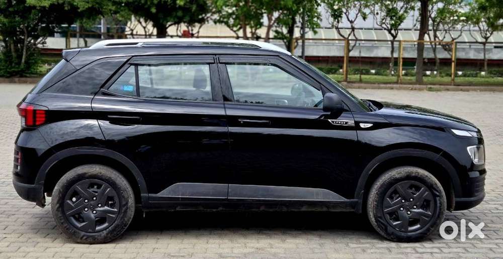 Hyundai Venue [2022-ongoing] 1.2 E, 2025, Petrol