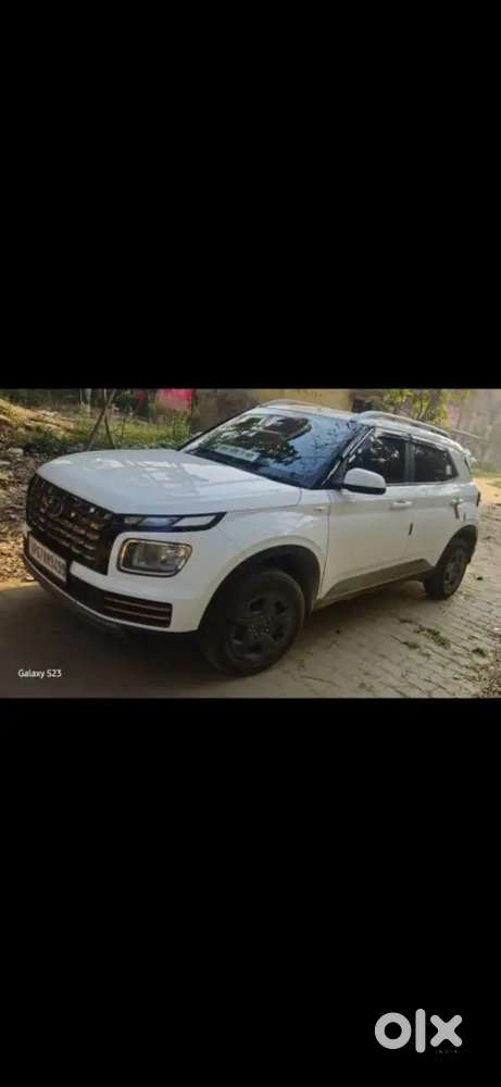 Venue,petrol, 1300 Km Driven, As Same As Showroom Condition,