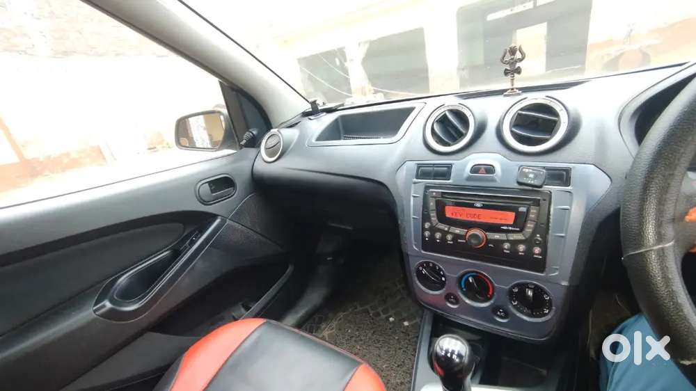 Ford Figo Petrol 2015