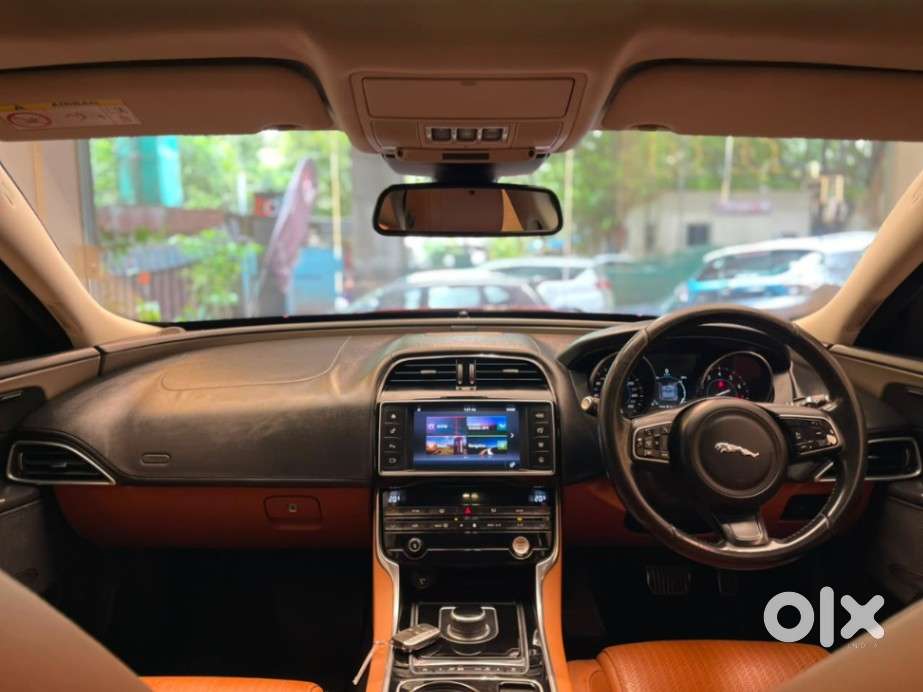 Jaguar Xe Portfolio, 2016, Petrol