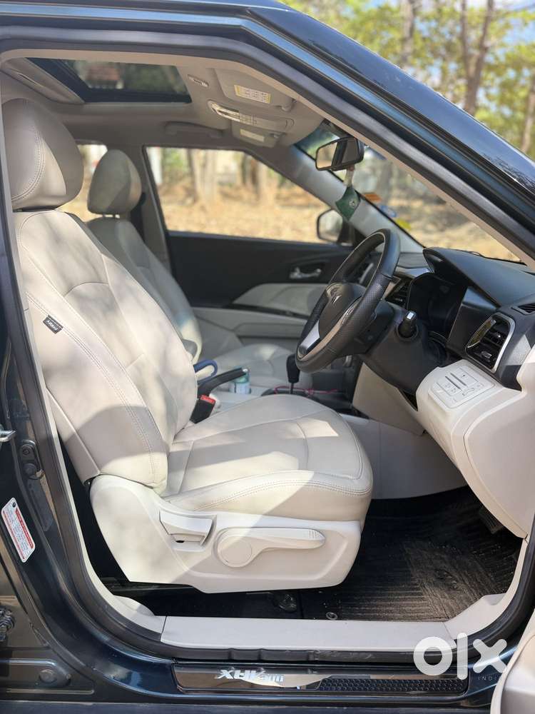 Mahindra Xuv300 1.2 W8 (o) Amt Dual Tone Petrol, 2023, Petrol