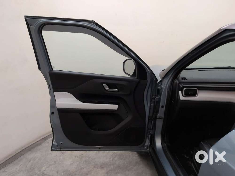 Tata Punch 1.2 Revotron Creative Dual Tone, 2023, Petrol