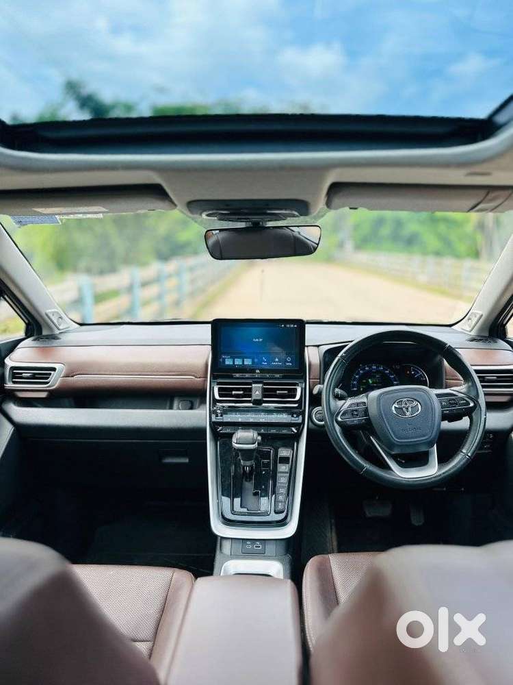 Toyota Innova Hycross 2.0 Zx Hybrid 7 Str, 2023, Petrol