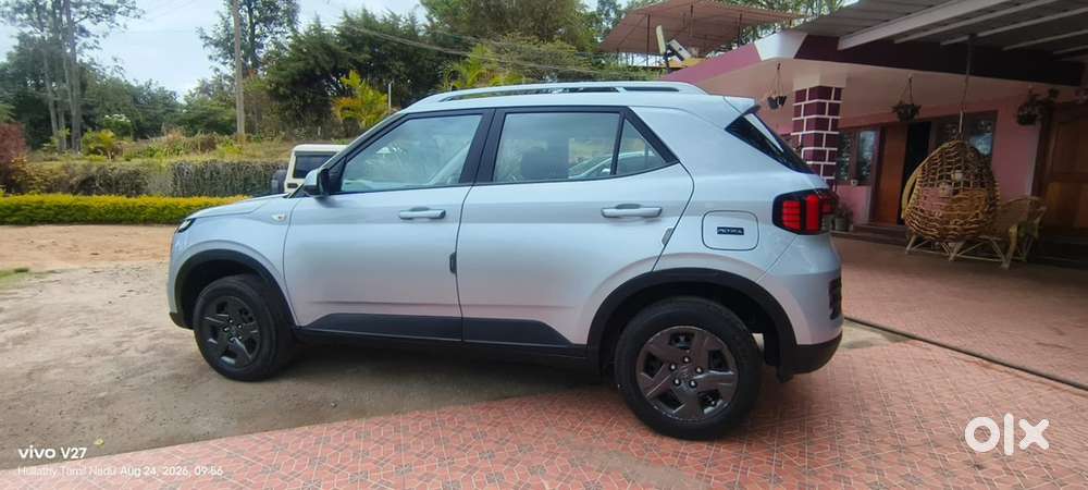 Hyundai Venue 2024 Petrol Well Maintained