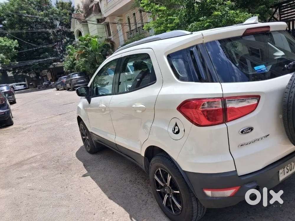 Showroom Track Ford Ecosport Petrol 2016
