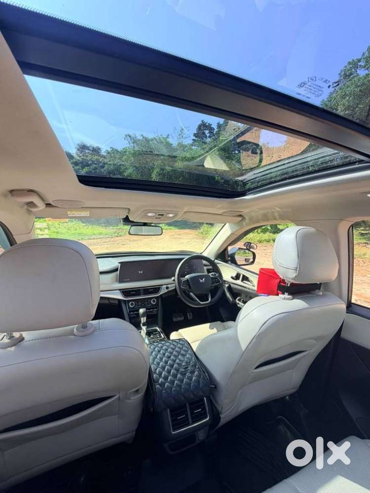 Mahindra Xuv700 2.2 Ax 7 Diesel At Luxury Pack Str Awd, 2024, Diesel