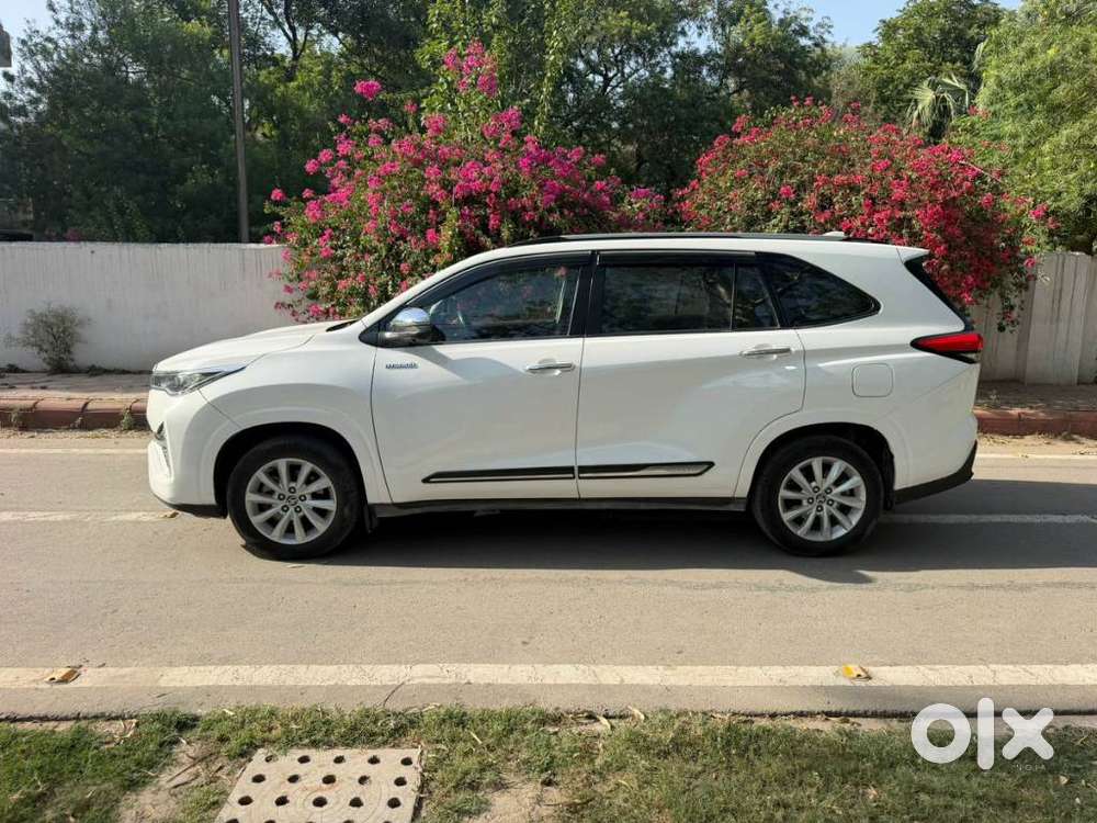 Toyota Innova Hycross 2.0 Vx Hybrid 7 Str, 2023, Petrol