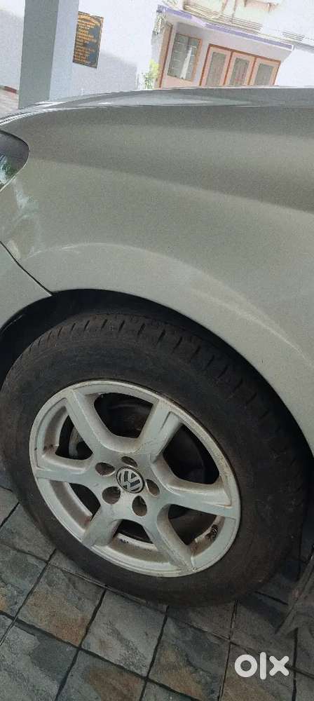 Show Room Track And Well Maintained