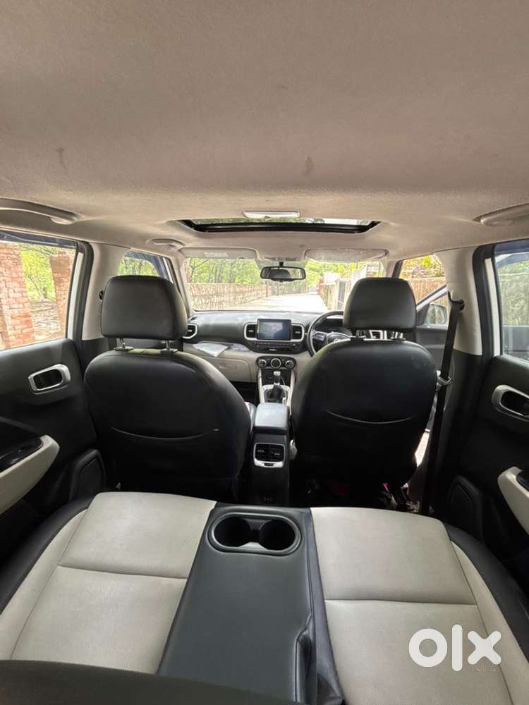 Hyundai Venue Petrol Manual 2023