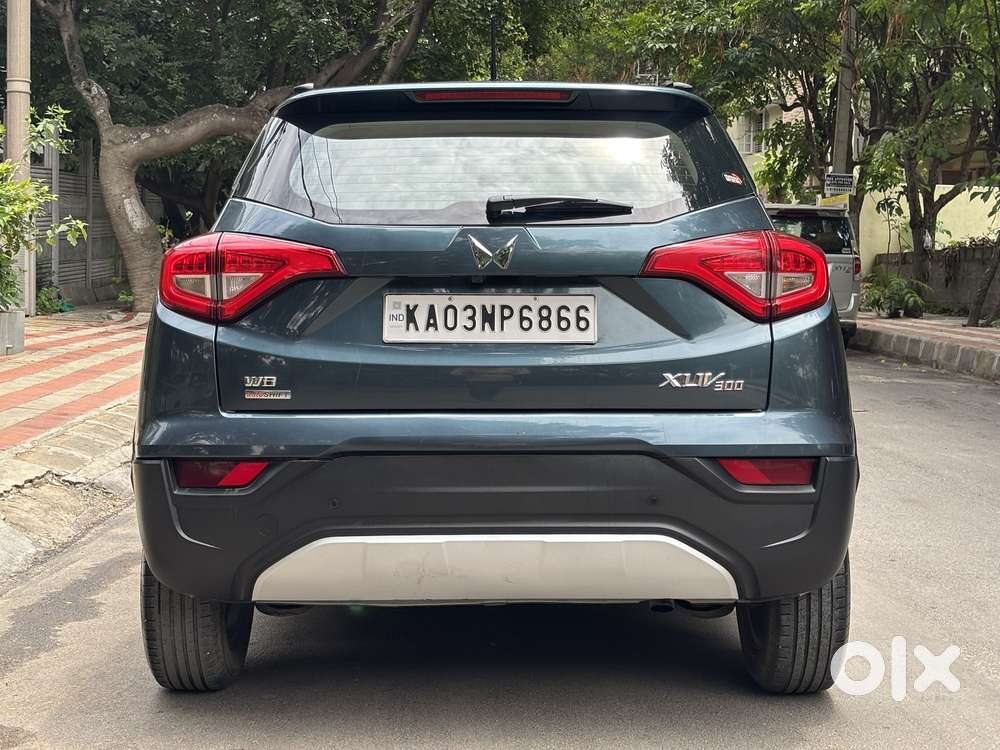 Mahindra Xuv300 1.2 W8 (o) Amt Petrol, 2023, Petrol