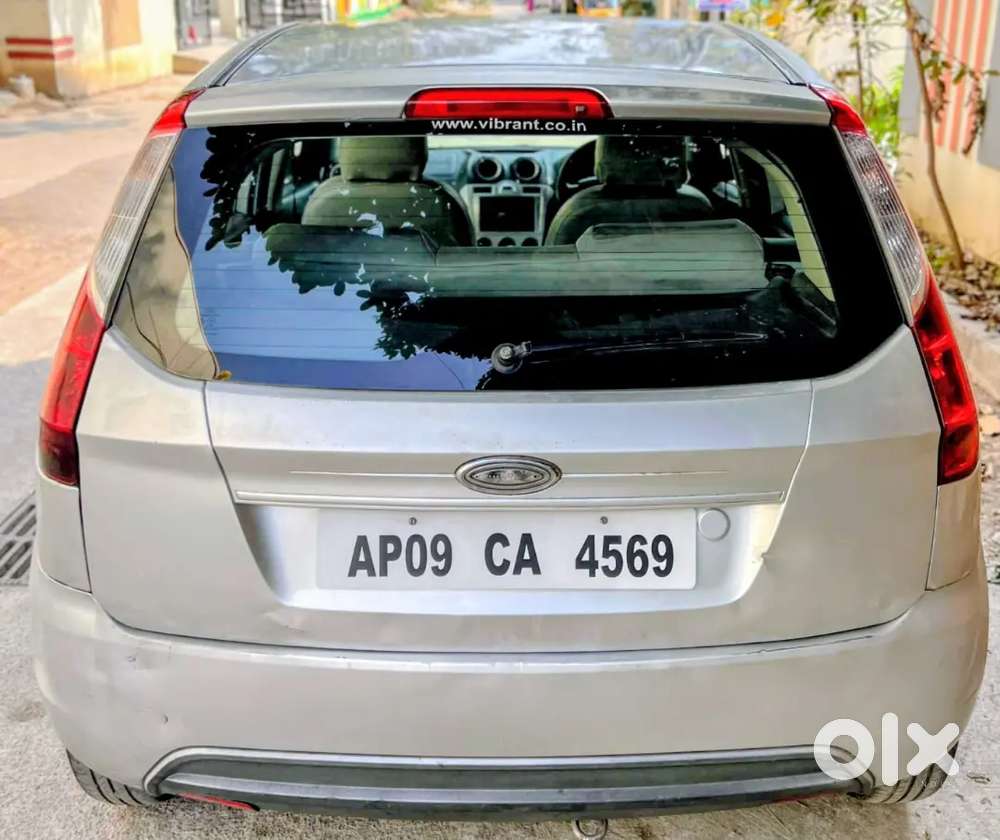 Ford Figo 2010 Silver Well Maintained