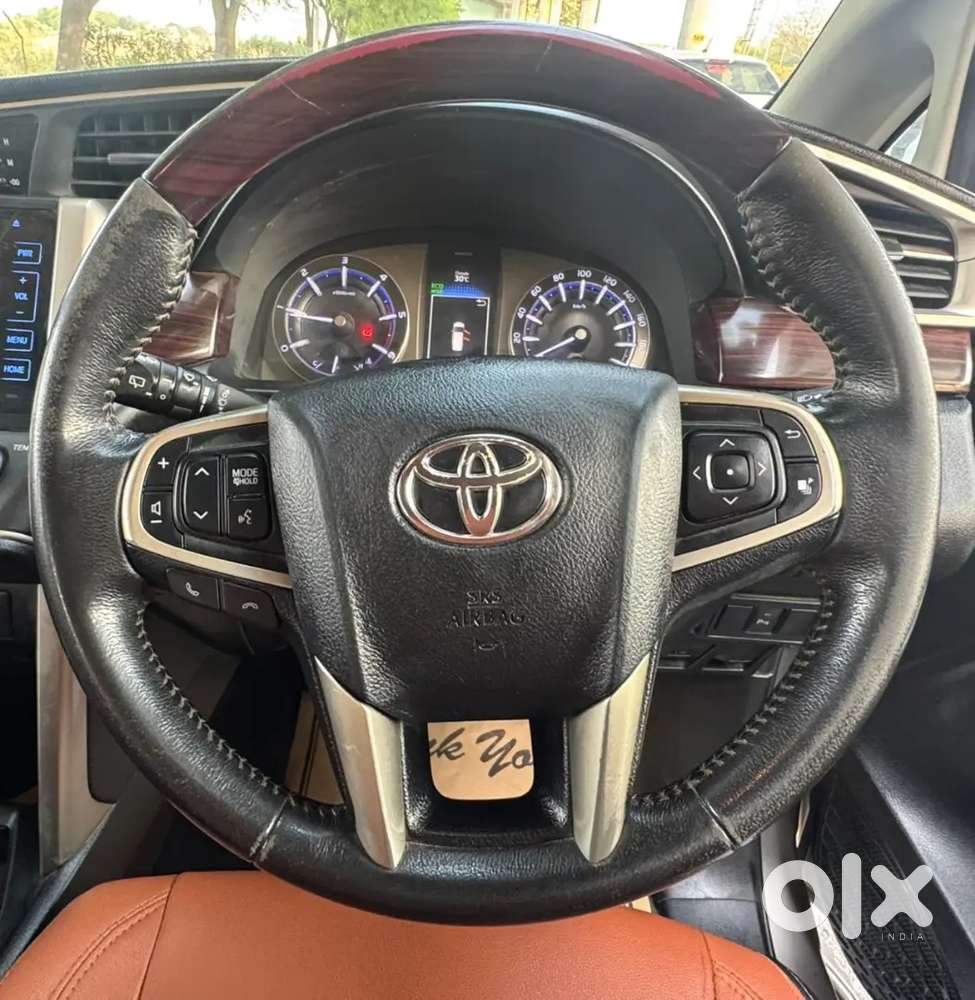 Toyota Innova Crysta 2.4 V