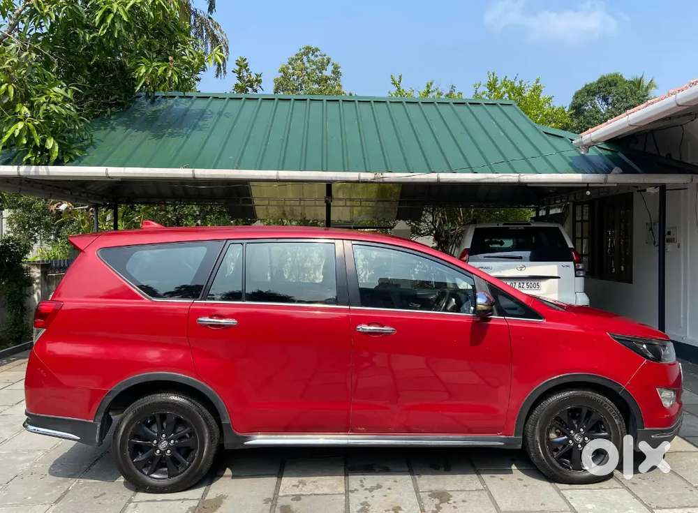 Toyata Crysta Touring Spot Automatic, Single Owner, Company Serviced