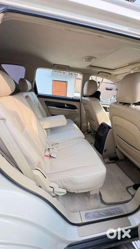 Mahindra Rexton 2016