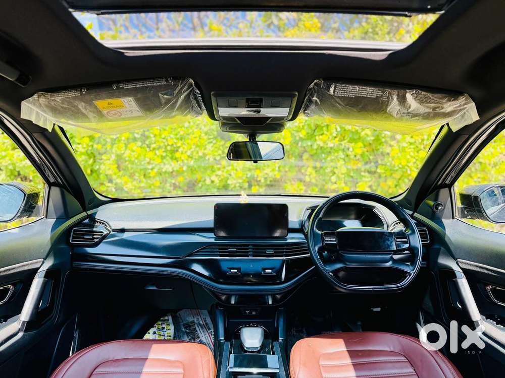 Tata Safari Pure Plus S Dark Edition At, 2025, Diesel