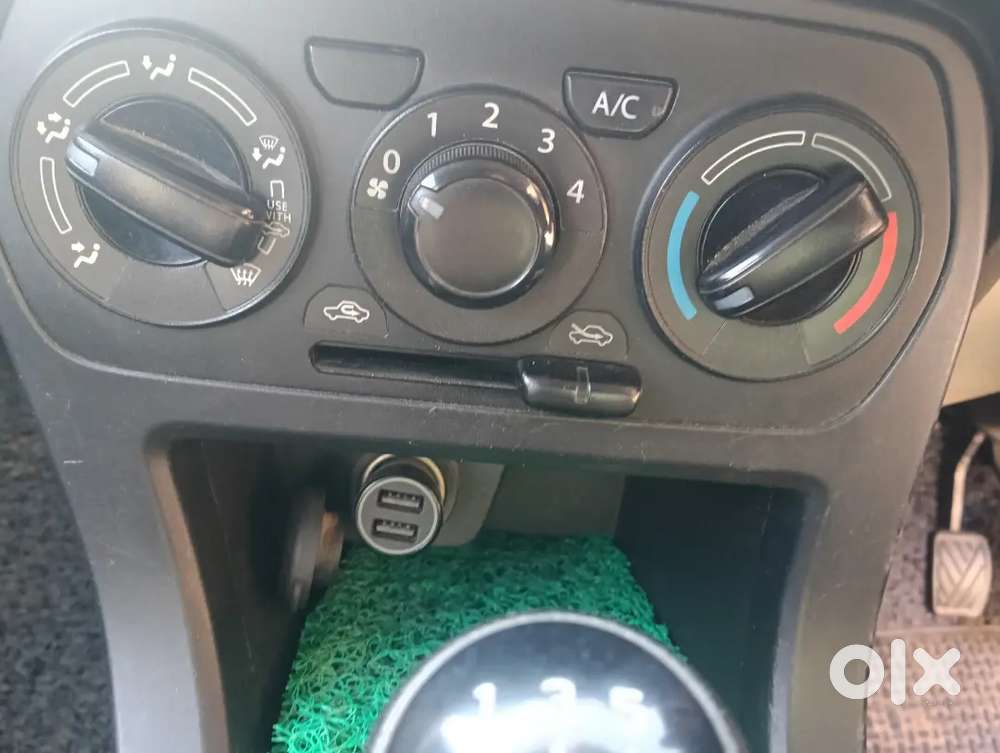 इस गाड़ी में Lcd और Back Camera लगा हुआ है और बढ़िया स्थिति में है