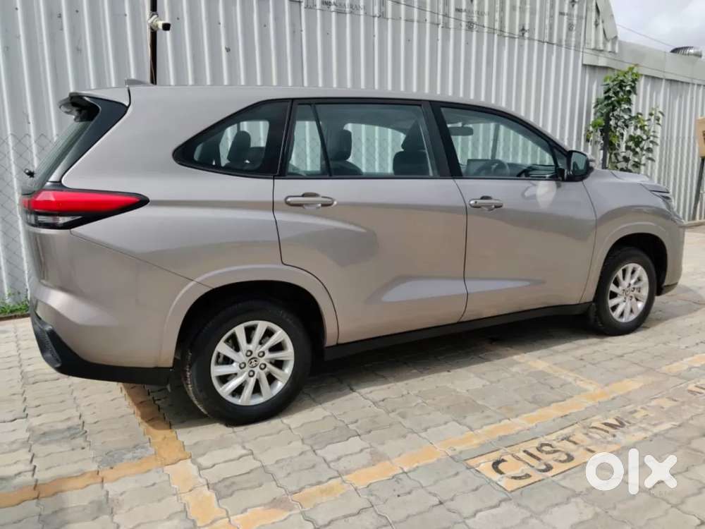 Toyota Innova Hycross, 2024, Petrol
